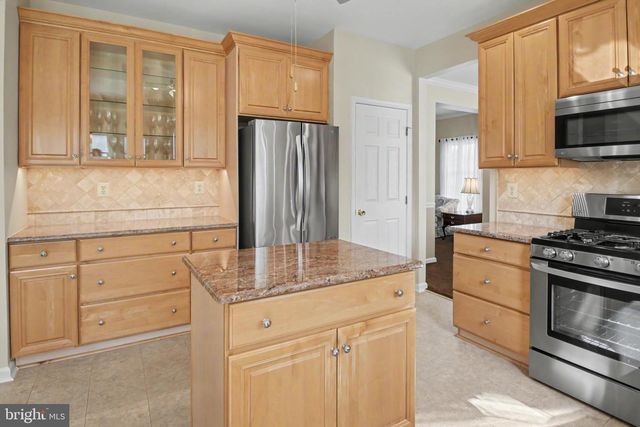 7 CLAREMONT DR, Doylestown, PA 18901