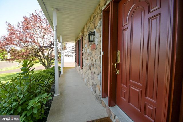 7 CLAREMONT DR, Doylestown, PA 18901