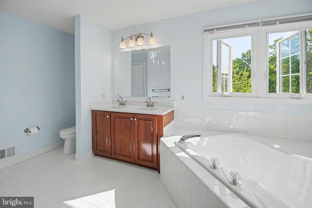 7 CLAREMONT DR, Doylestown, PA 18901