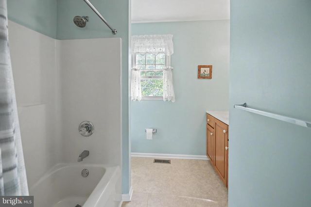 7 CLAREMONT DR, Doylestown, PA 18901