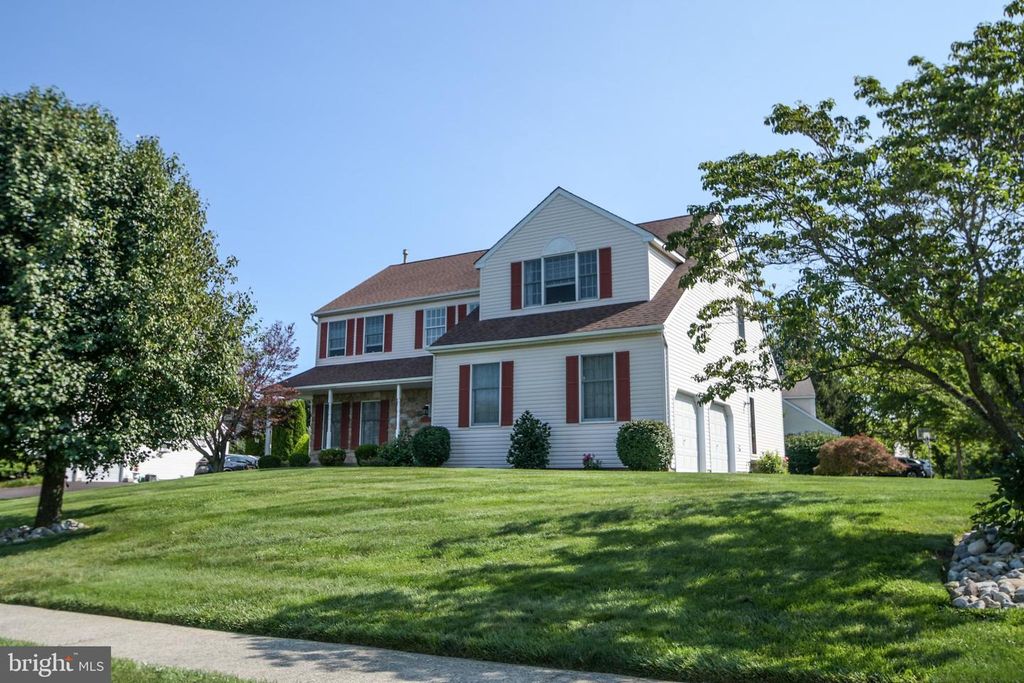 7 CLAREMONT DR, Doylestown, PA 18901