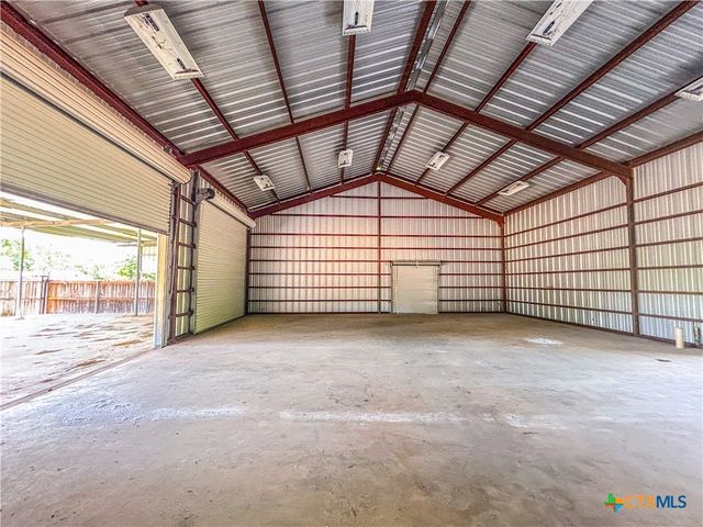 90 Honey Drive, Victoria, TX 77904