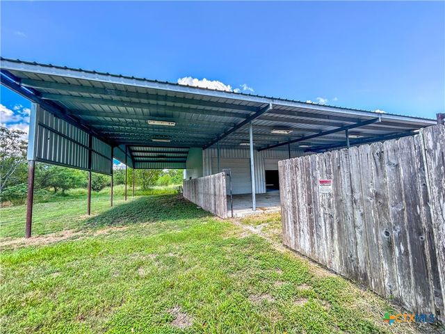 90 Honey Drive, Victoria, TX 77904