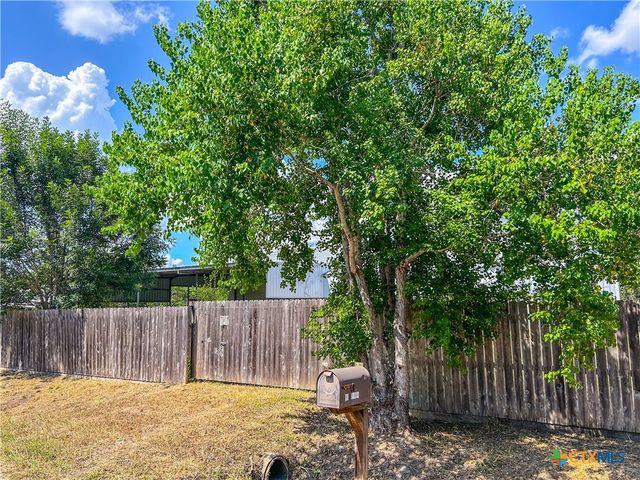 90 Honey Drive, Victoria, TX 77904