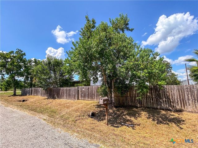 90 Honey Drive, Victoria, TX 77904