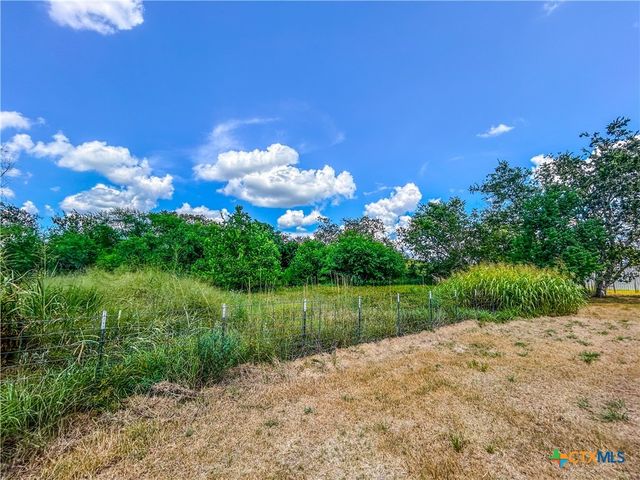 90 Honey Drive, Victoria, TX 77904