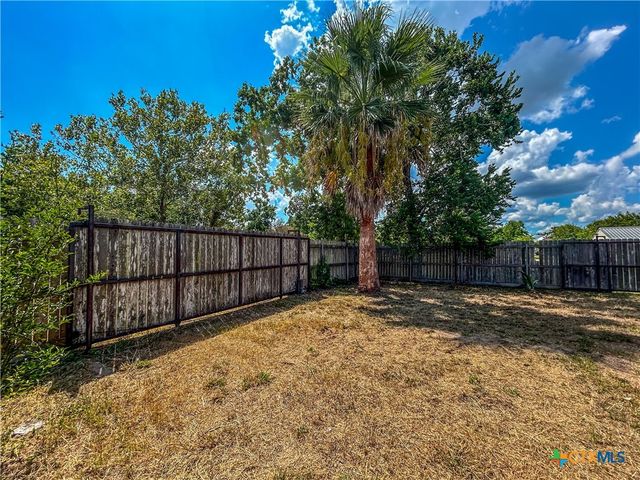 90 Honey Drive, Victoria, TX 77904