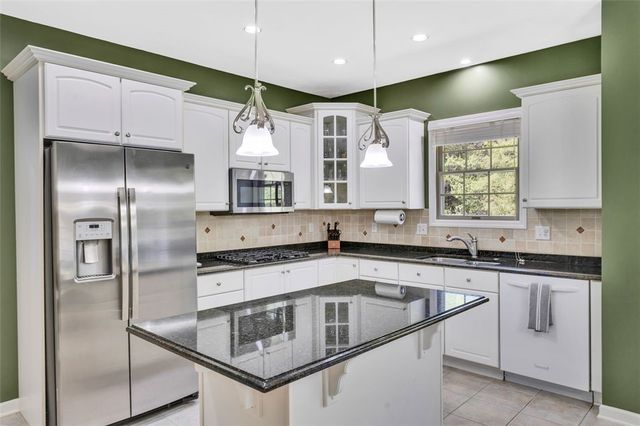 215 Gate Dancer Dr, Cranberry Twp, PA 16066