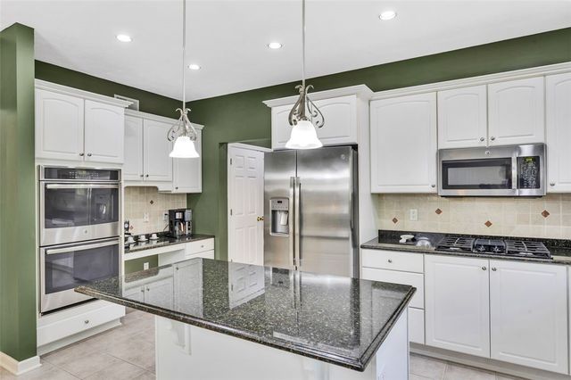 215 Gate Dancer Dr, Cranberry Twp, PA 16066