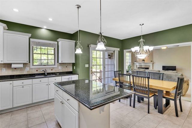 215 Gate Dancer Dr, Cranberry Twp, PA 16066