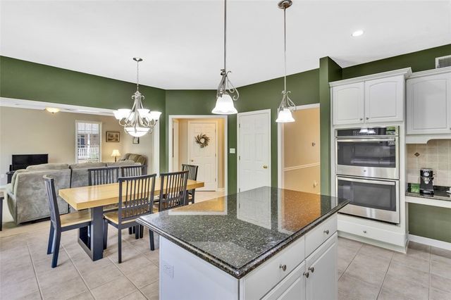 215 Gate Dancer Dr, Cranberry Twp, PA 16066