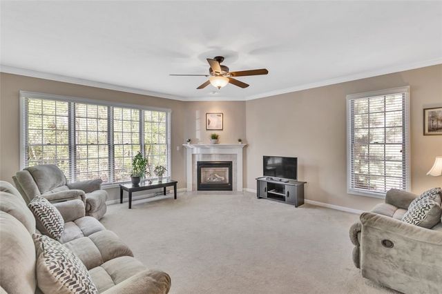 215 Gate Dancer Dr, Cranberry Twp, PA 16066