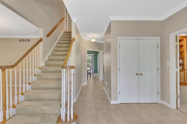 215 Gate Dancer Dr, Cranberry Twp, PA 16066