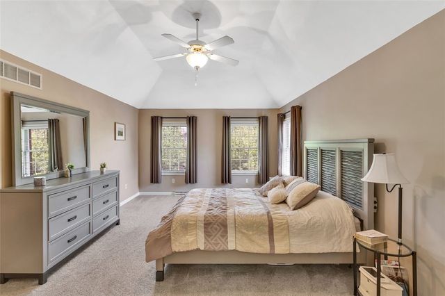 215 Gate Dancer Dr, Cranberry Twp, PA 16066