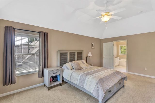 215 Gate Dancer Dr, Cranberry Twp, PA 16066