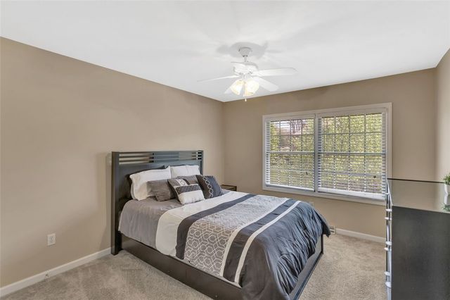 215 Gate Dancer Dr, Cranberry Twp, PA 16066