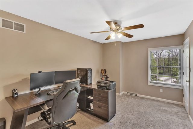 215 Gate Dancer Dr, Cranberry Twp, PA 16066
