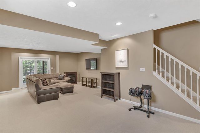 215 Gate Dancer Dr, Cranberry Twp, PA 16066