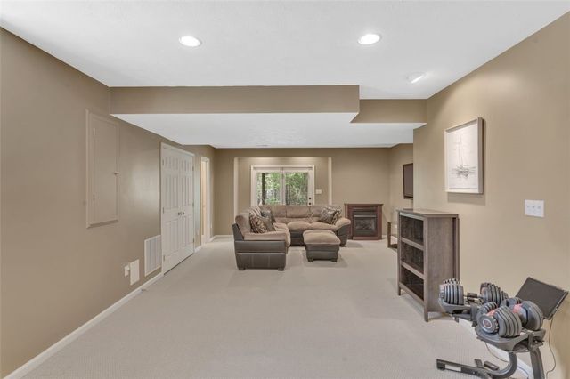215 Gate Dancer Dr, Cranberry Twp, PA 16066