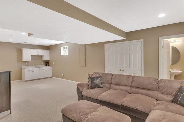 215 Gate Dancer Dr, Cranberry Twp, PA 16066