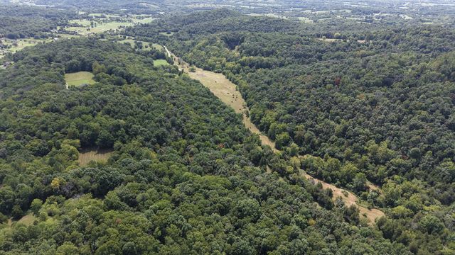 685 Red Tuttle Rd, Bethpage, TN 37022