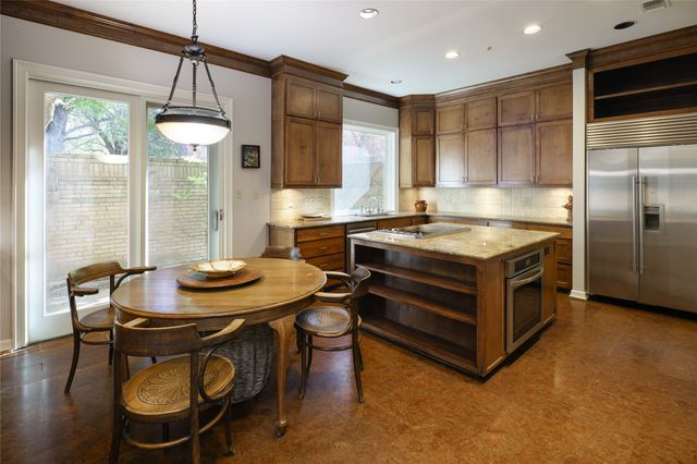 7 Glenchester Court, Dallas, TX 75225