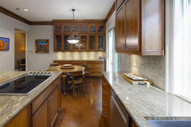 7 Glenchester Court, Dallas, TX 75225