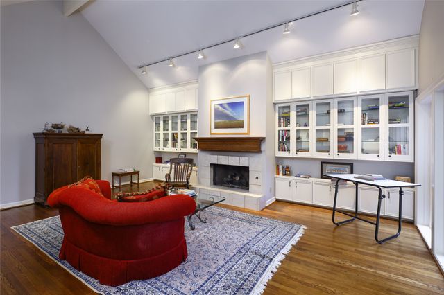 7 Glenchester Court, Dallas, TX 75225