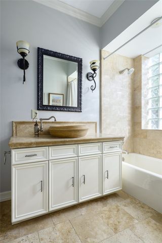 7 Glenchester Court, Dallas, TX 75225