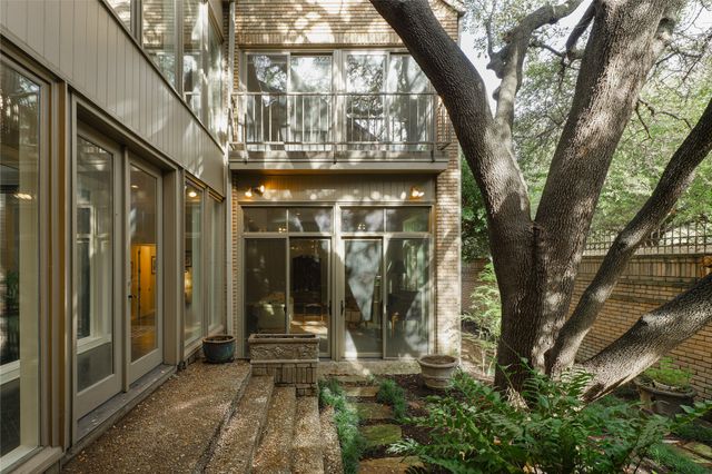 7 Glenchester Court, Dallas, TX 75225