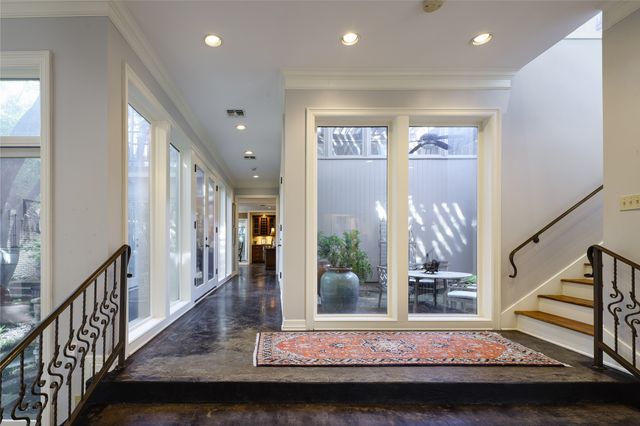 7 Glenchester Court, Dallas, TX 75225