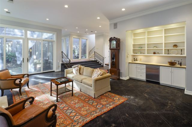 7 Glenchester Court, Dallas, TX 75225