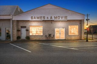 200 E Broadway St, Collinwood, TN 38450
