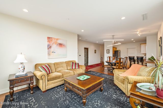 222 E Witherspoon St 806, Louisville, KY 40202