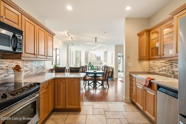 222 E Witherspoon St 806, Louisville, KY 40202