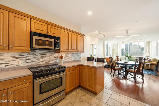 222 E Witherspoon St 806, Louisville, KY 40202