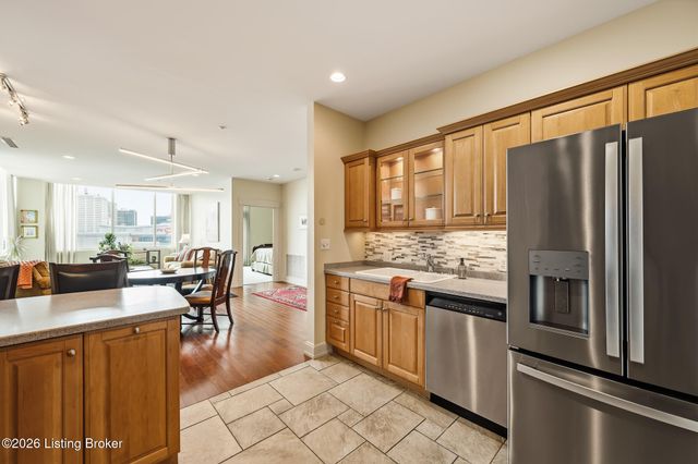 222 E Witherspoon St 806, Louisville, KY 40202