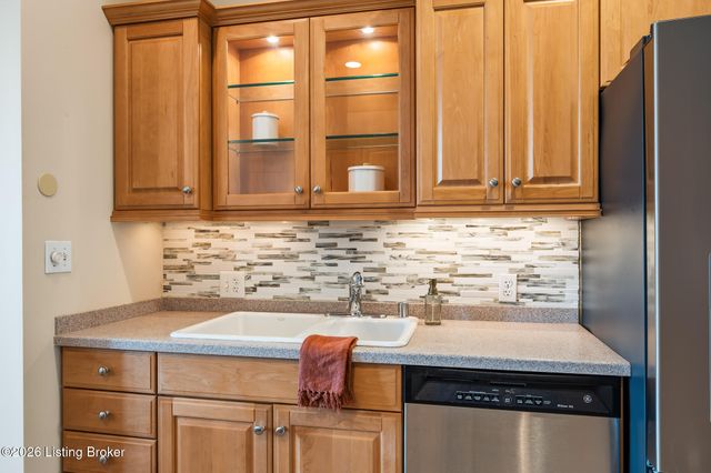 222 E Witherspoon St 806, Louisville, KY 40202