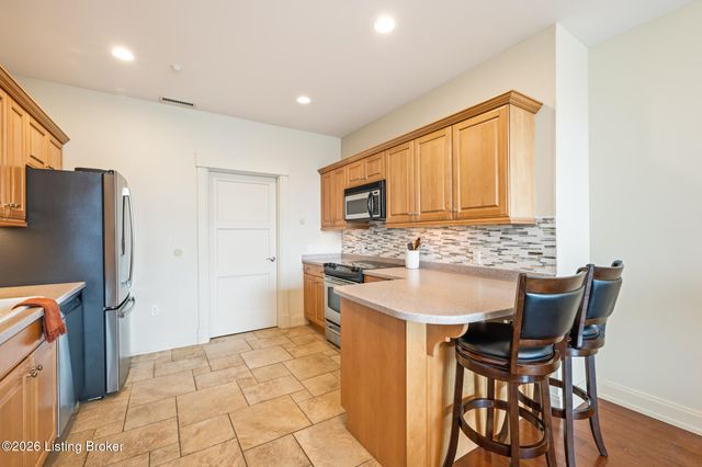 222 E Witherspoon St 806, Louisville, KY 40202