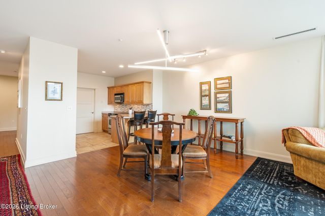222 E Witherspoon St 806, Louisville, KY 40202