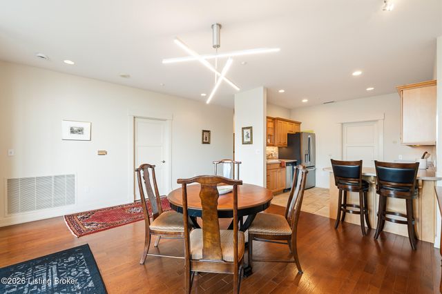 222 E Witherspoon St 806, Louisville, KY 40202