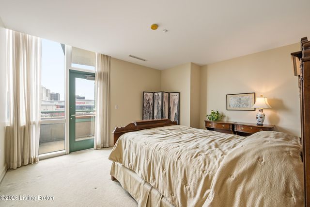 222 E Witherspoon St 806, Louisville, KY 40202