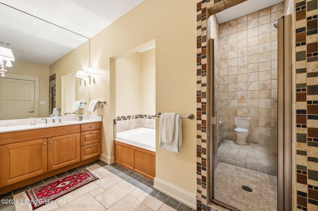222 E Witherspoon St 806, Louisville, KY 40202