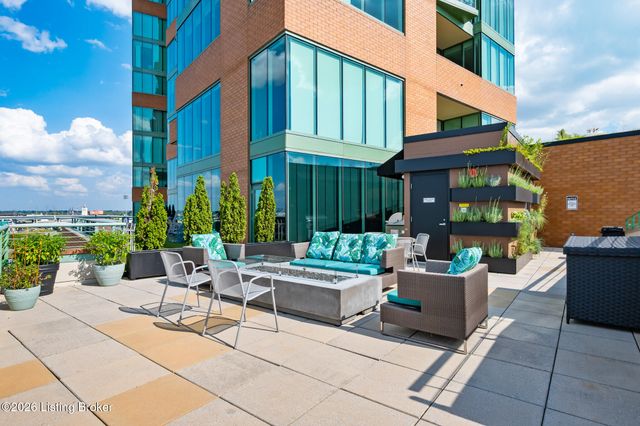 222 E Witherspoon St 806, Louisville, KY 40202