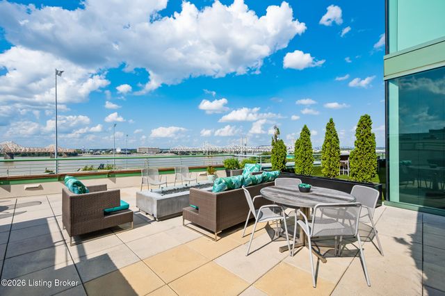 222 E Witherspoon St 806, Louisville, KY 40202