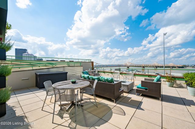 222 E Witherspoon St 806, Louisville, KY 40202