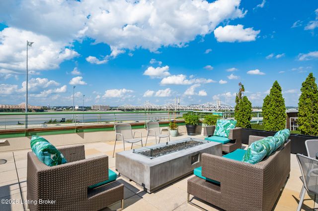 222 E Witherspoon St 806, Louisville, KY 40202