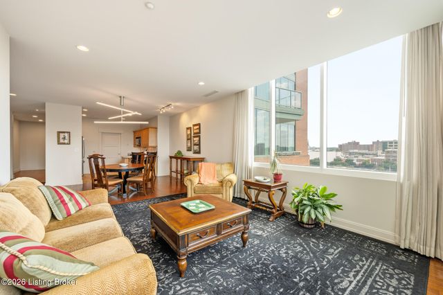 222 E Witherspoon St 806, Louisville, KY 40202