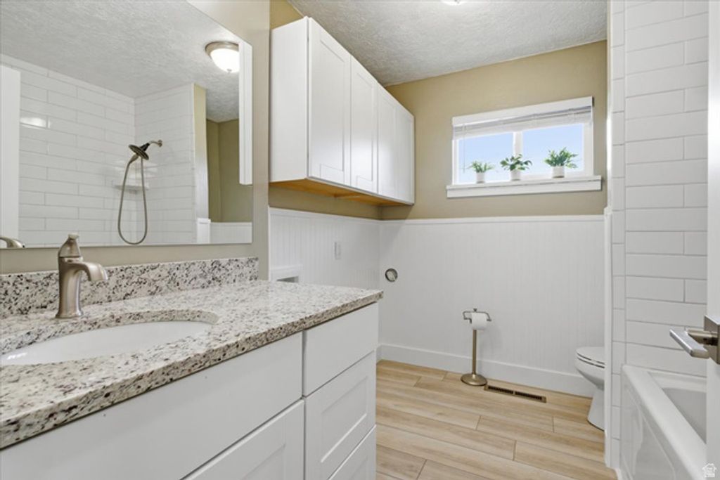 Image 14 of property listing at 282 E 740 N, Orem, UT 84057