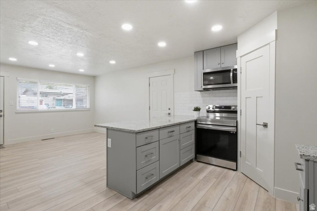 Image 7 of property listing at 282 E 740 N, Orem, UT 84057